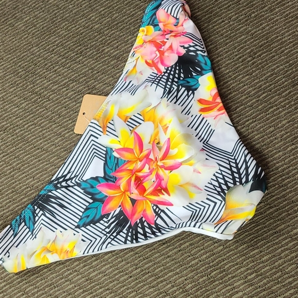 Vigiv Bikini Bottom NWT - Picture 3 of 4